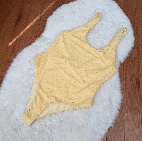 Dippin' DAISY'S one piece yellow eyelet swimsuit swim wear 2x plus NEW - Picture 4 of 11